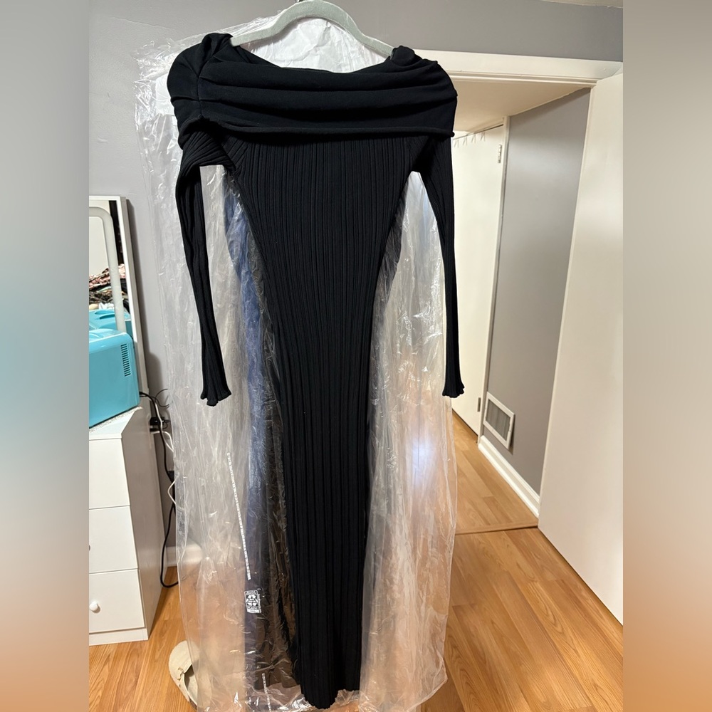 Off the shoulderr black midi dress